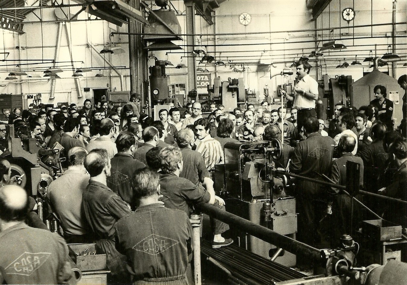 Fidel Alonso en los talleres de CASA en el año 1976
